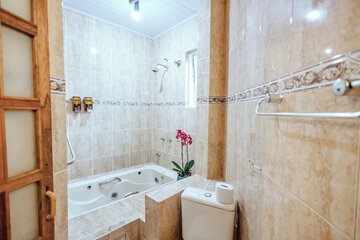 Jetted tub