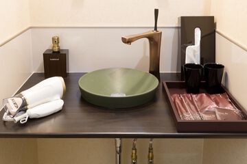 Bathroom sink