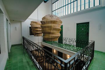 Handrails in hallways