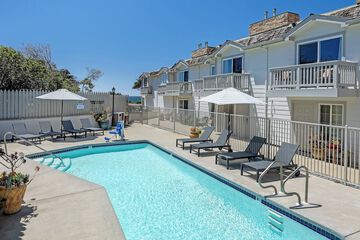 Pelican Inn & Suites