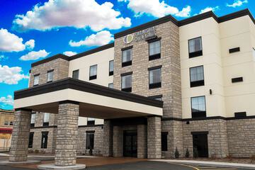 Cobblestone Hotel & Suites - Two Rivers
