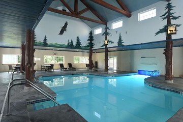 Indoor/outdoor pool