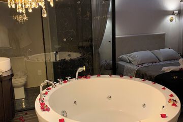 Private spa tub