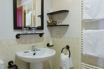 Bathroom sink