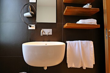 Bathroom sink