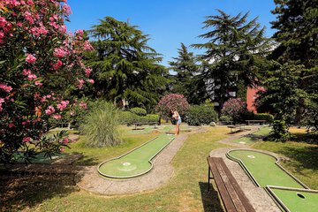Mini-golf
