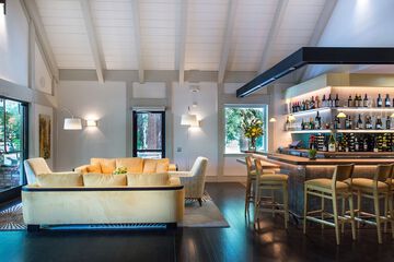 Check-in/check-out kiosk