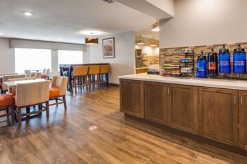 Breakfast/Coffee Service 31 of 35