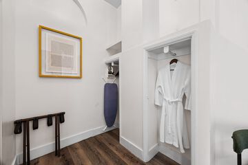 Room 44 of 100