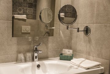 Bathroom sink