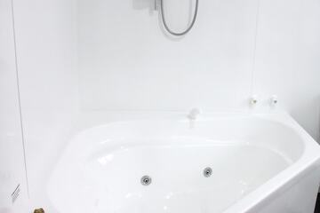Jetted tub