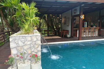 Pool waterfall