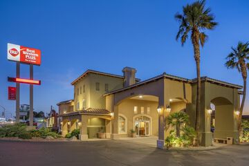 Best Western Plus a Wayfarers Inn & Suites