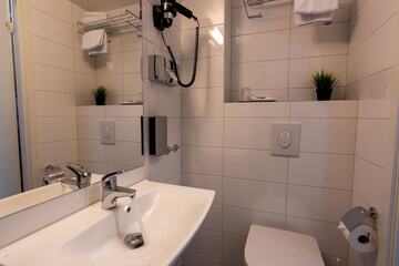 Bathroom sink