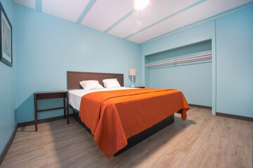 Room 13 of 35