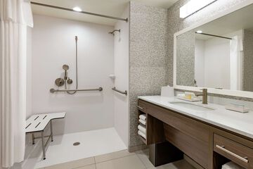 Room 25 of 62