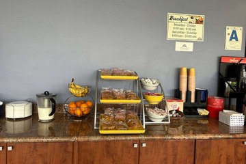 Breakfast/Coffee Service 28 of 31