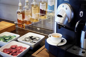 Breakfast/Coffee Service 40 of 54