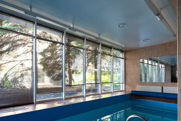 Indoor/outdoor pool