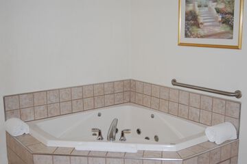 Private spa tub