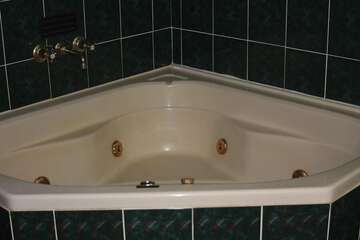 Jetted tub