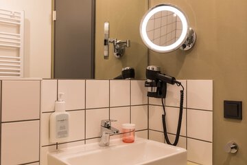 Bathroom sink