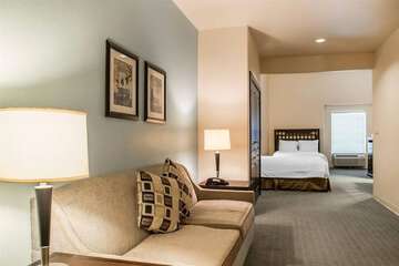 Room 19 of 38