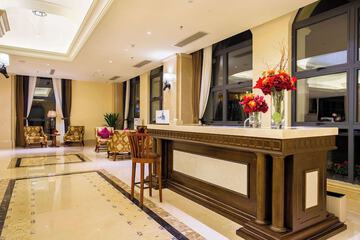 Lobby lounge