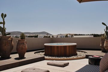 Private spa tub