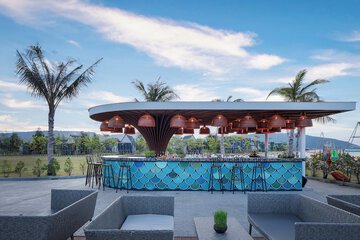 Poolside bar