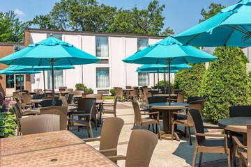 Country Inn & Suites by Radisson Traverse City, MI