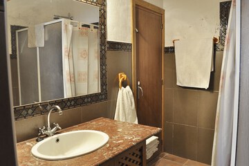 Bathroom sink