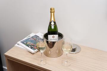 Champagne service