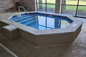 Indoor spa tub