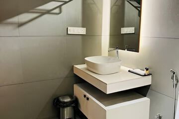 Bathroom sink