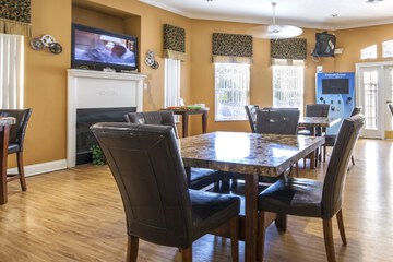 Lobby lounge