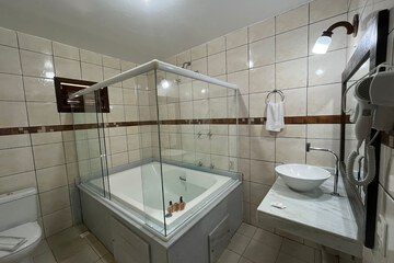 Private spa tub