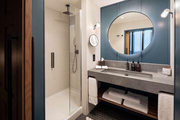 Bathroom shower