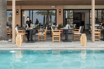 Poolside bar