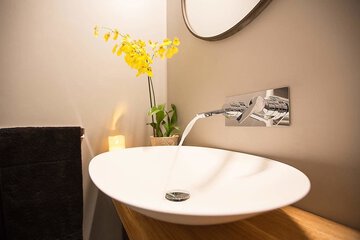 Bathroom sink