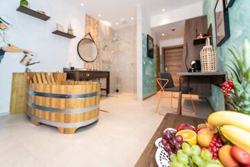 Deep soaking bathtub