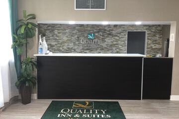 Check-in/check-out kiosk