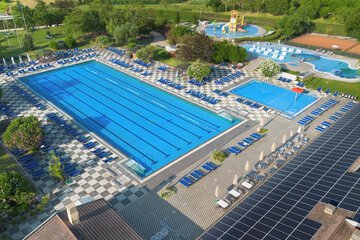 Exercise/lap pool