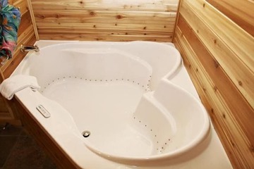 Jetted tub