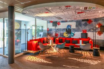 Lobby lounge
