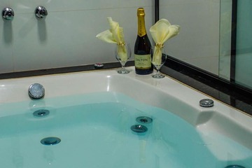 Private spa tub