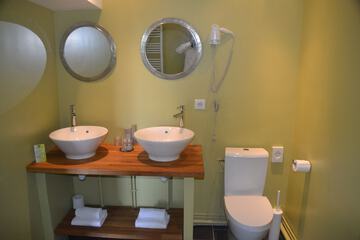 Bathroom sink