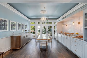 Breakfast area