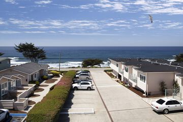 Cambria Landing Inn & Suites