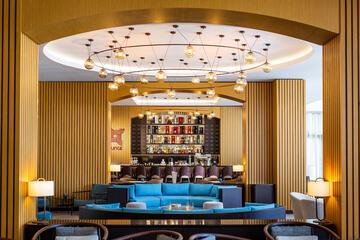 Lobby lounge